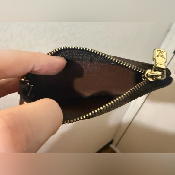 Louis Vuitton Brown and Gold Key Holder - Picture 9 of 12